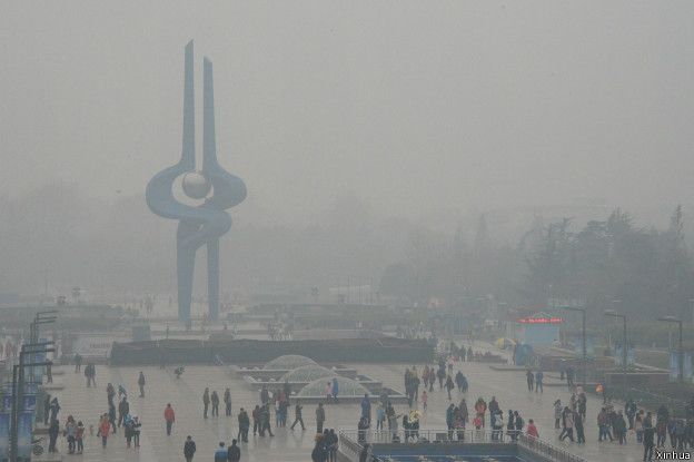 Quancheng Square in Jinan shrouded in heavy smog